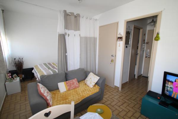 pièce à vivre avec coin nuit