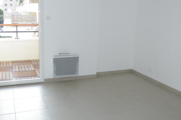 chambre avec porte-fenêtre