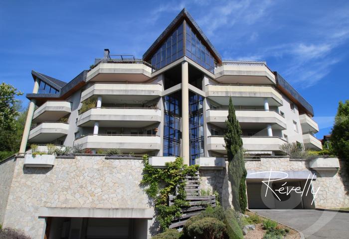 APPARTEMENT GARAGE JARDIN
